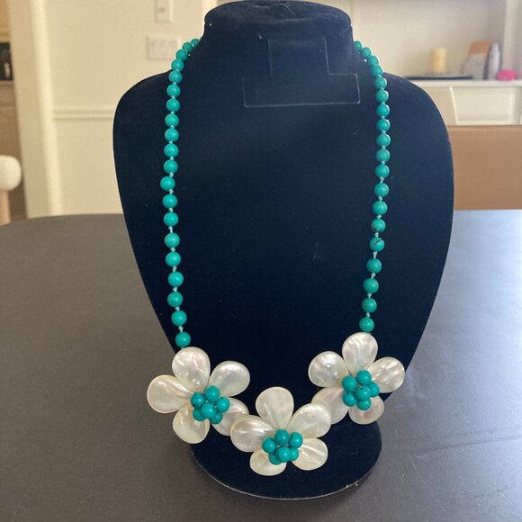 Turquoise & Mother of Pearl Flower Shaped Beaded Statement Necklace from Hawaii - Picture 9 of 14